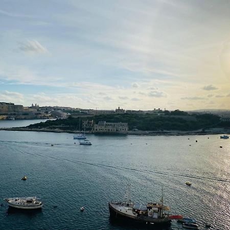 Sliema Seaview Apartment- Valletta Views - Apt 8, 49 Tigne Point Mansions 외부 사진