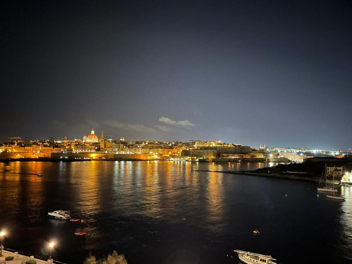 Sliema Seaview Apartment- Valletta Views - Apt 8, 49 Tigne Point Mansions 외부 사진