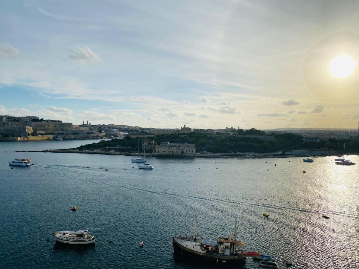 Sliema Seaview Apartment- Valletta Views - Apt 8, 49 Tigne Point Mansions 외부 사진